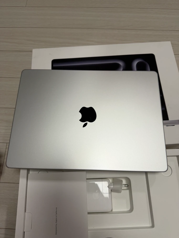 S급 ) 맥북 프로 M5 14인치 16gb 1tb 실버 이미지