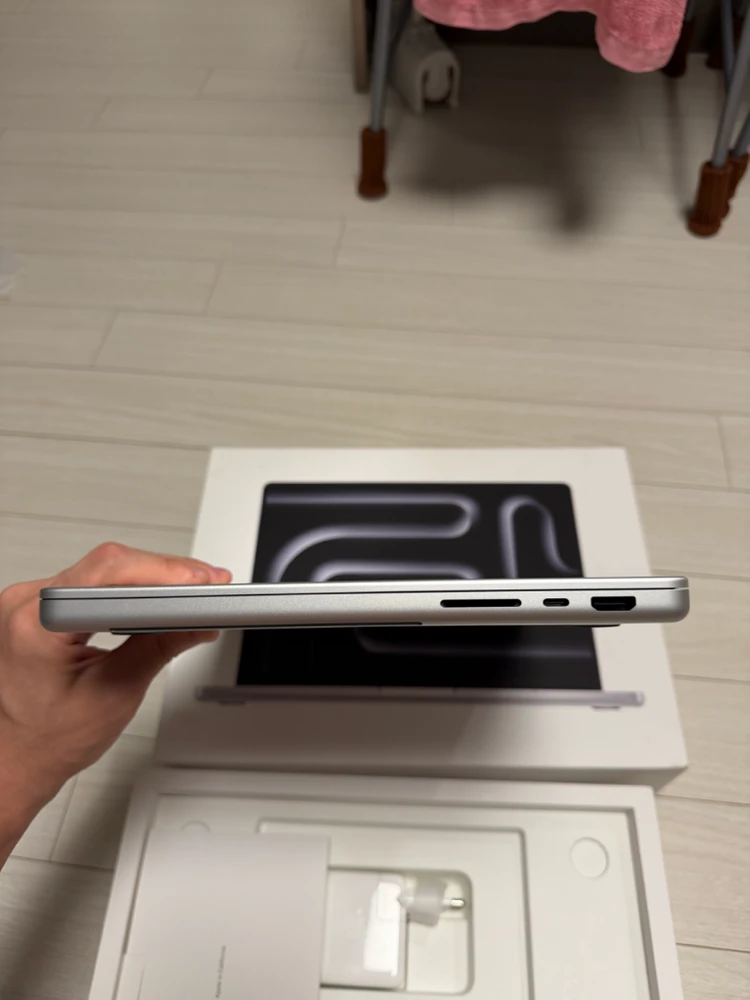 S급 ) 맥북 프로 M5 14인치 16gb 1tb 실버 이미지