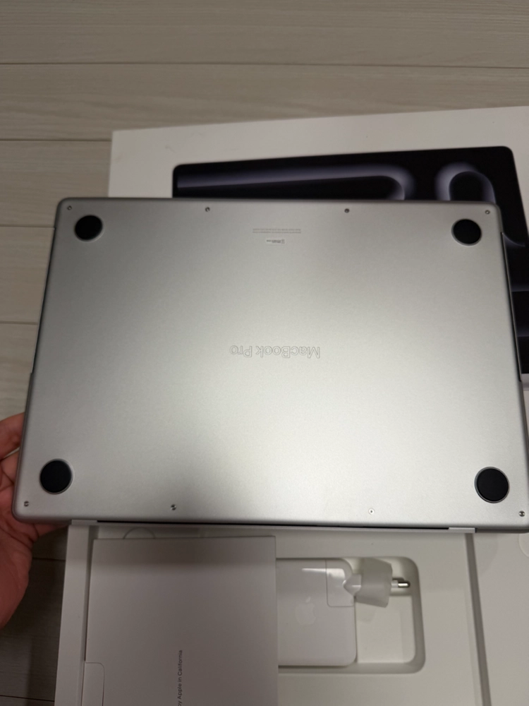 S급 ) 맥북 프로 M5 14인치 16gb 1tb 실버 이미지