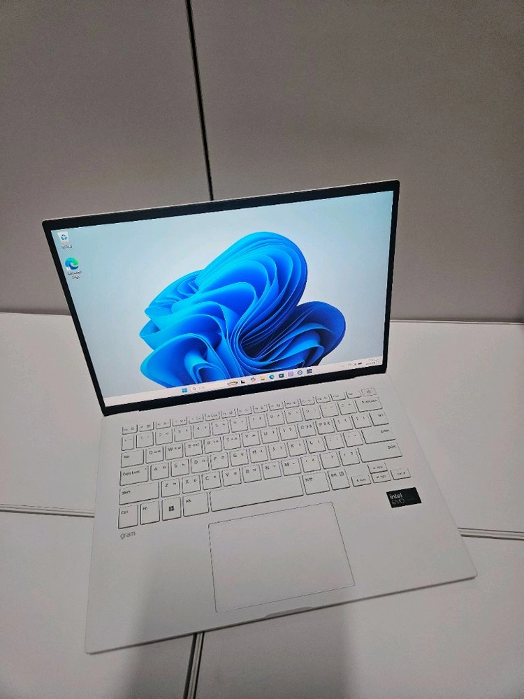 LG그램 노트북 14Z90S 14인치 U5/램16/SSD256 s급 배터리100% 이미지
