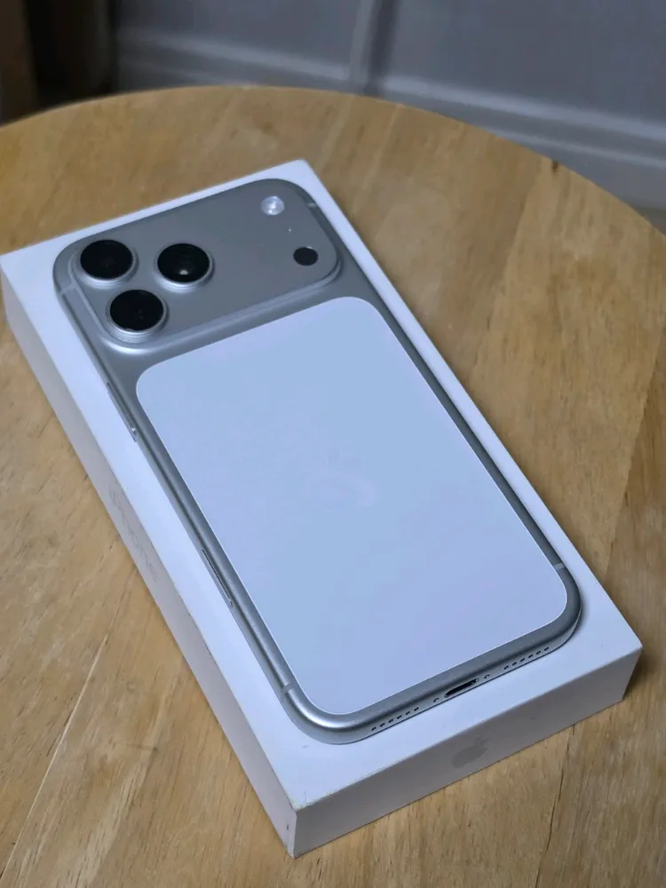 아이폰17프로맥스 실버 256GB S급 이미지