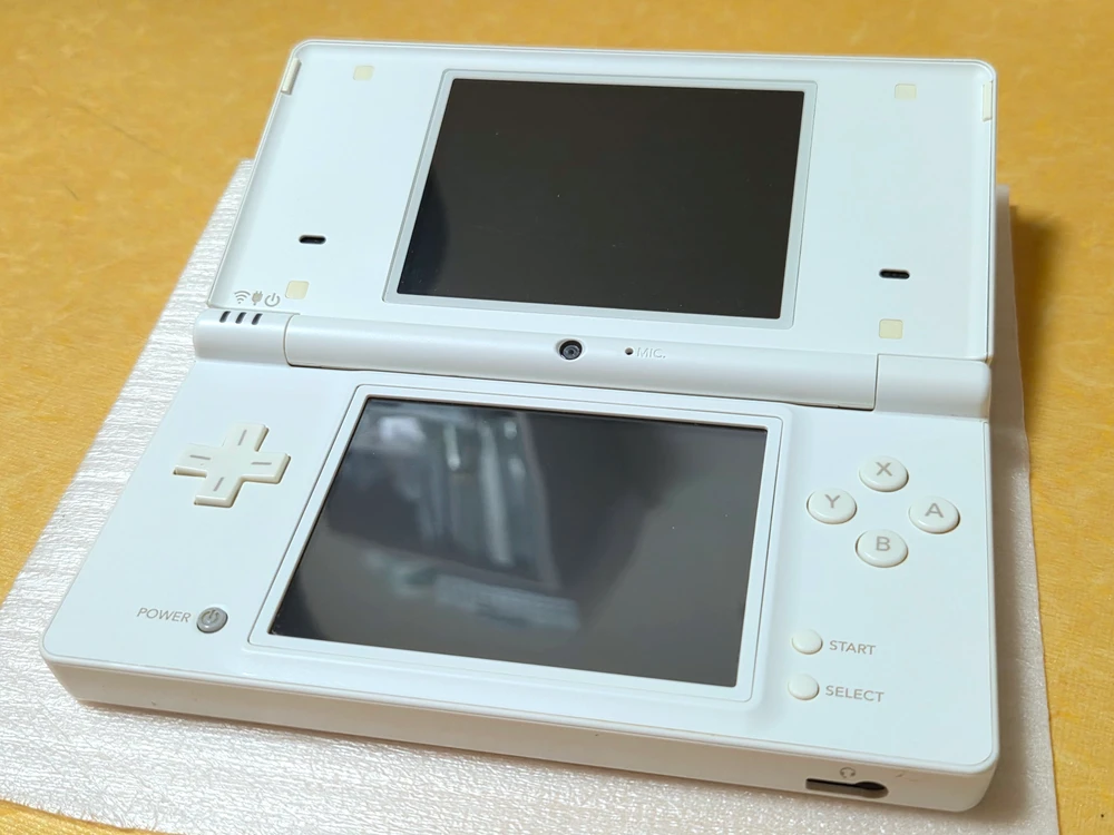 할인가능) 미품급 닌텐도 dsi 화이트 내구성갑 제품 dslite 게임보이x 레트로랜드 이미지
