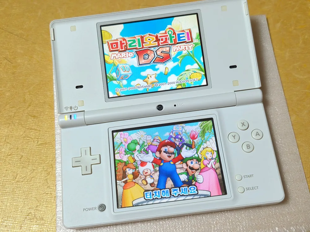 할인가능) 미품급 닌텐도 dsi 화이트 내구성갑 제품 dslite 게임보이x 레트로랜드 이미지