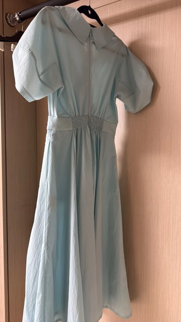 마인 셔링 슬리브 노치넥 드레스 이미지
