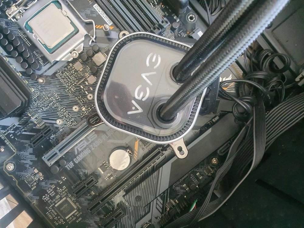 asus tuf z490 plus m/b, evga 280 수냉쿨러 이미지