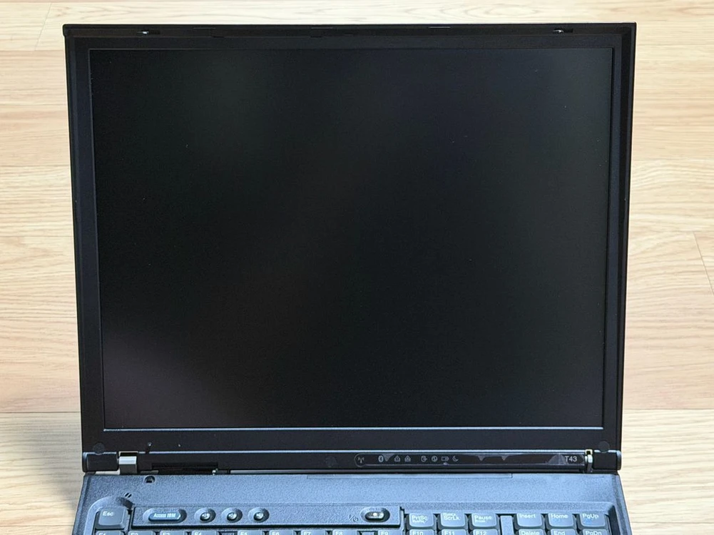 IBM ThinkPad T43 레트로 노트북 / Windows XP / 클래식 씽크패드 이미지