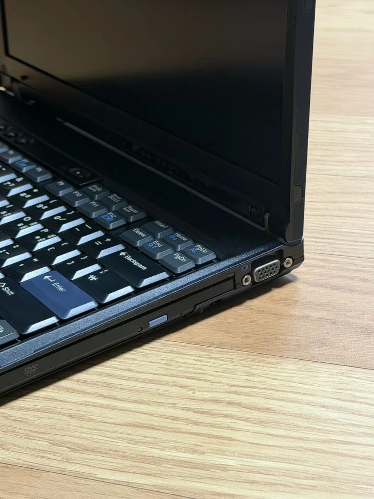 IBM ThinkPad T43 레트로 노트북 / Windows XP / 클래식 씽크패드 이미지
