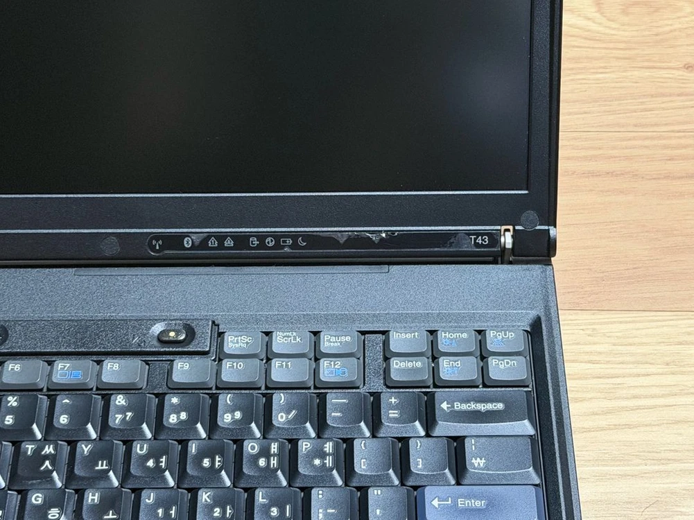 IBM ThinkPad T43 레트로 노트북 / Windows XP / 클래식 씽크패드 이미지
