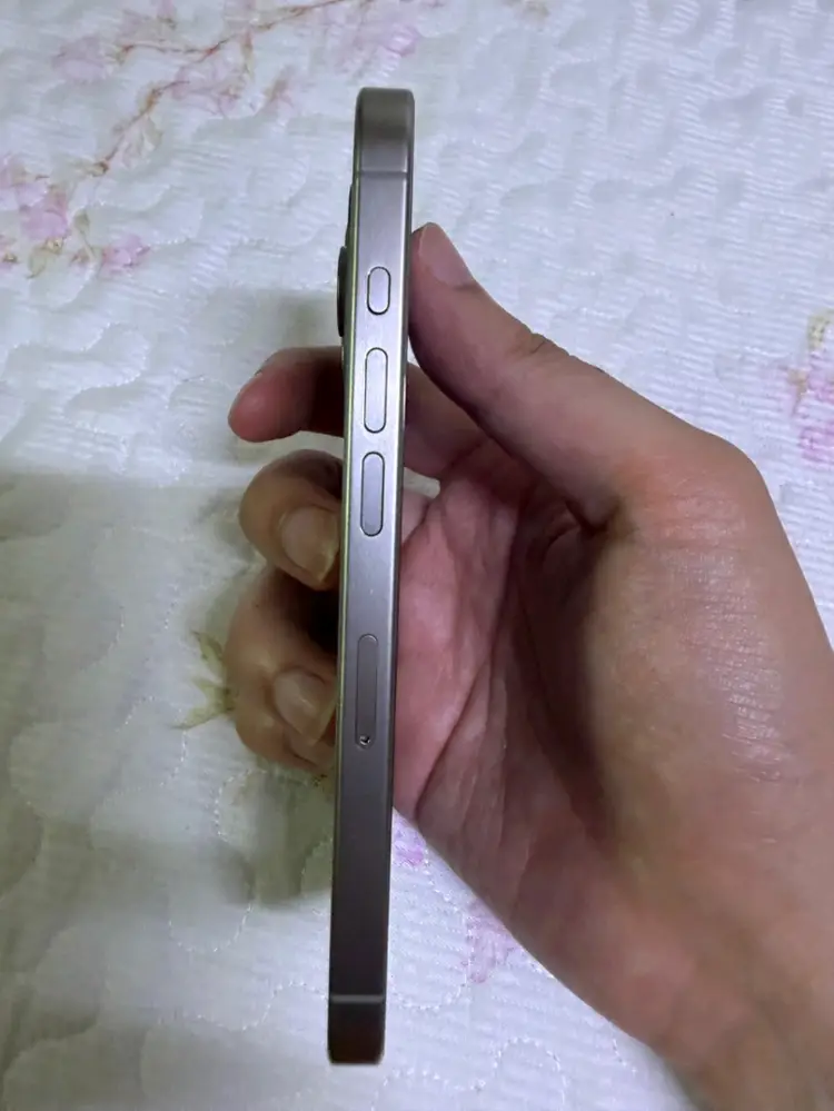 아이폰15 프로 256GB 내추럴 티타늄 이미지