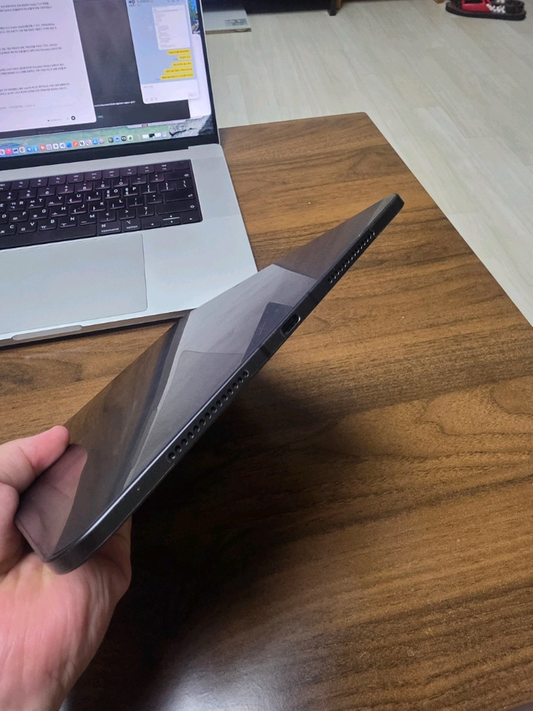 아이패드 프로 11인치 512GB 셀룰러 M4 + 매직키보드 + 애플펜슬프로 팝니다. 이미지