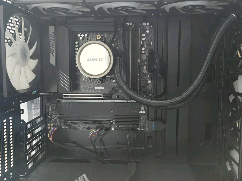 라이젠 7950x3d b650m 750w 리안리 3열수냉 반본체 팔아요 이미지