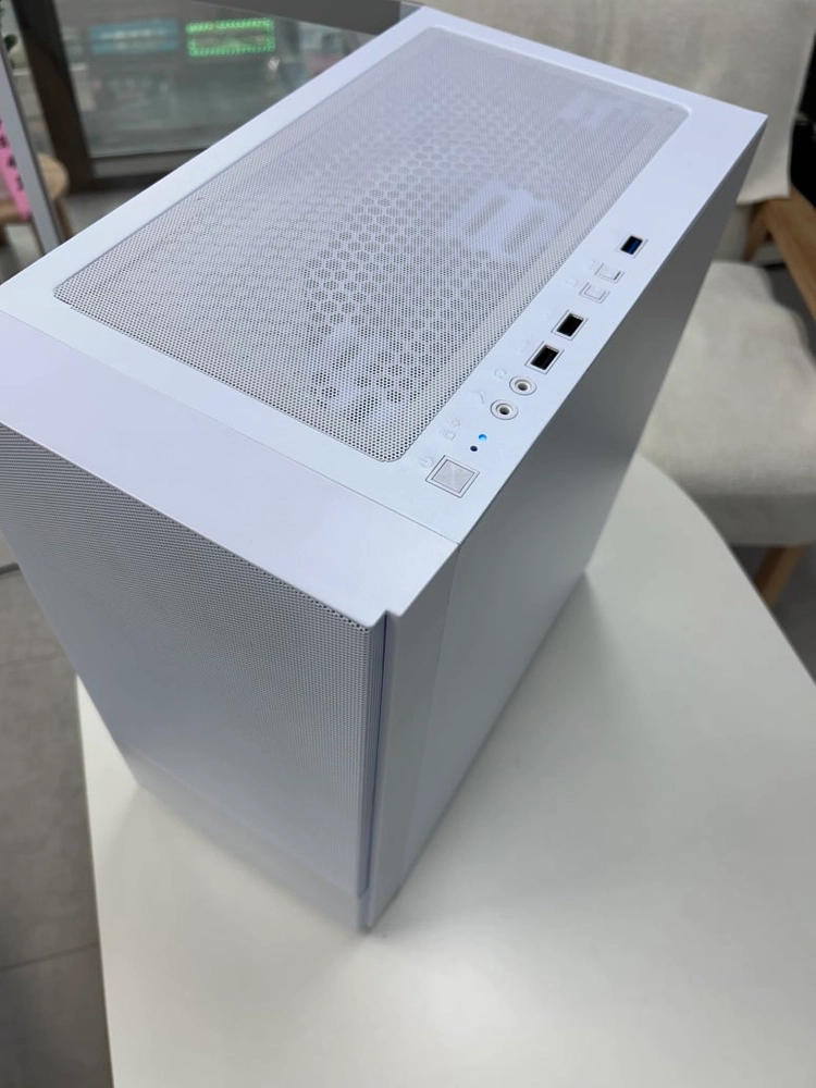 i5-11400F RTX2070 SUPER 32GB 화이트 게이밍PC 이미지