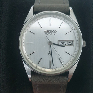 세이코 70s Type II 빈티지 실버린넨 쿼츠 시계 이미지
