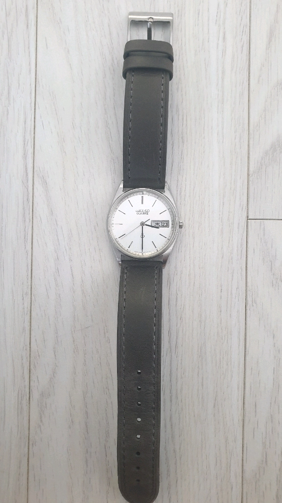 세이코 70s Type II 빈티지 실버린넨 쿼츠 시계 이미지