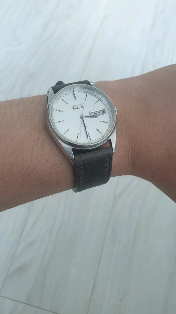 세이코 70s Type II 빈티지 실버린넨 쿼츠 시계 이미지