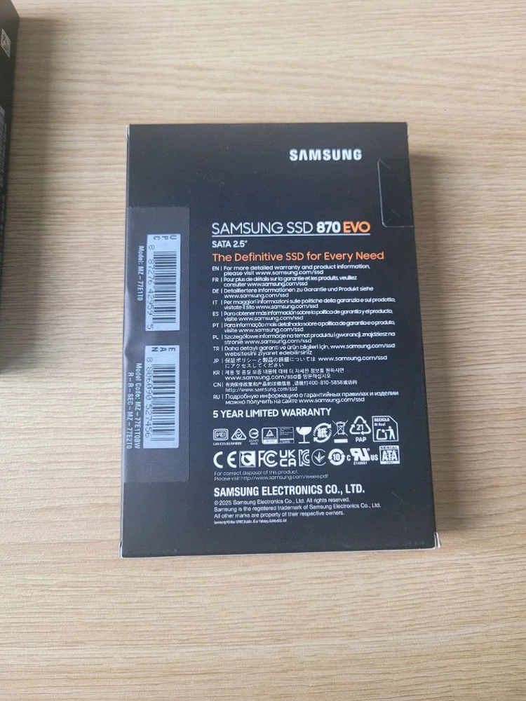 삼성 870 EVO SSD 새제품입니다. 2TB, 1TB, 500GB, 250GB 용량별로 준비되어 있어요. 이미지