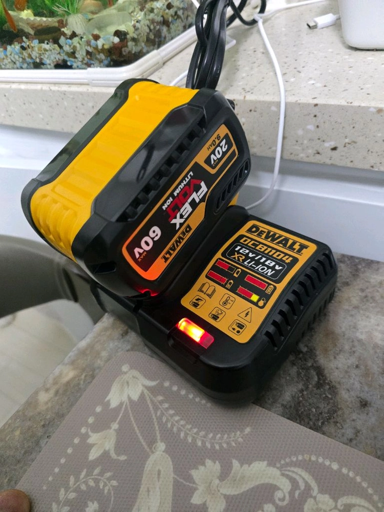 디월트 12v~20v충전기(새상품) 이미지