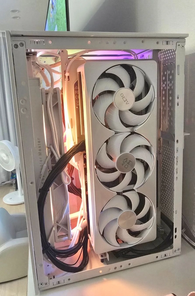ITX SFF 매쉬룸S 9800X3D 5080 32GB 4테라 이미지