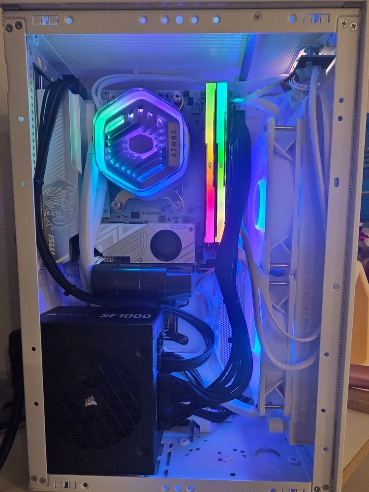 ITX SFF 매쉬룸S 9800X3D 5080 32GB 4테라 이미지