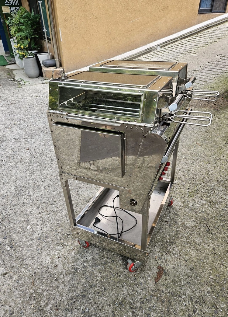 바베큐 자동꼬치구이 꼬치기계 닭꼬치 양꼬치 돼지고기 고기회전구이 초벌구이 자동만능구이기 자동회전구이 팝니다. 이미지
