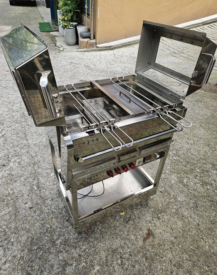 바베큐 자동꼬치구이 꼬치기계 닭꼬치 양꼬치 돼지고기 고기회전구이 초벌구이 자동만능구이기 자동회전구이 팝니다. 이미지