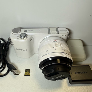 삼성 NX2000 화이트 카메라 20-50mm 렌즈 이미지