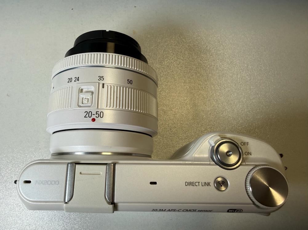 삼성 NX2000 화이트 카메라 20-50mm 렌즈 이미지