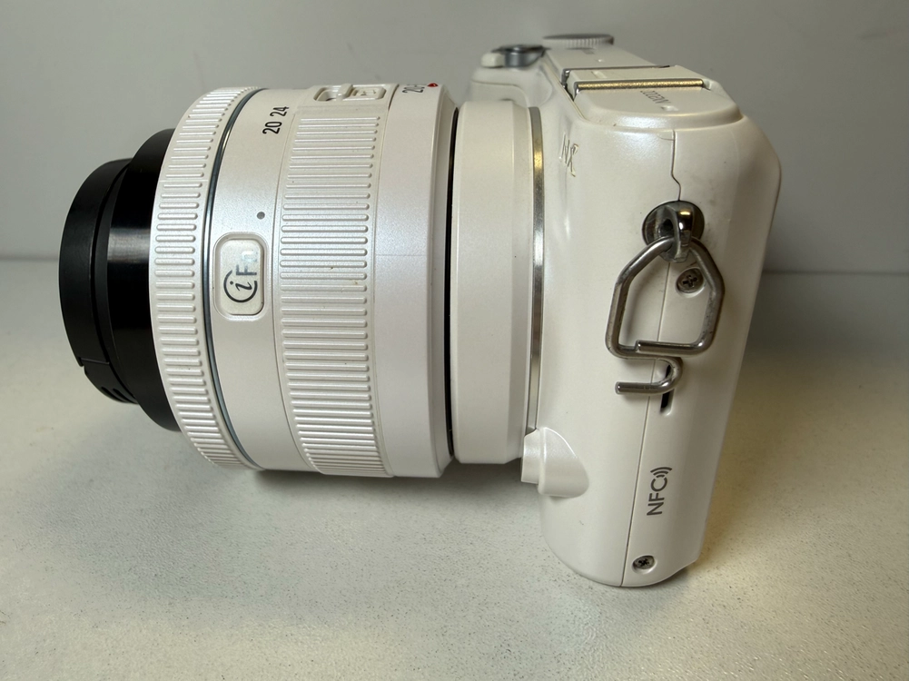 삼성 NX2000 화이트 카메라 20-50mm 렌즈 이미지