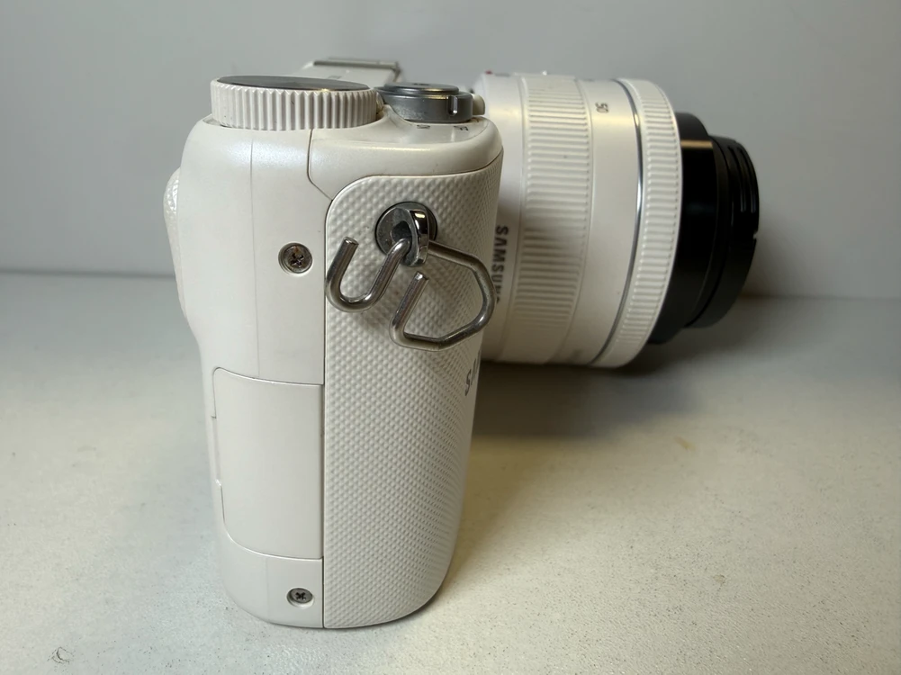 삼성 NX2000 화이트 카메라 20-50mm 렌즈 이미지