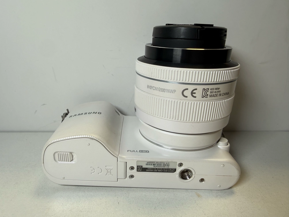 삼성 NX2000 화이트 카메라 20-50mm 렌즈 이미지