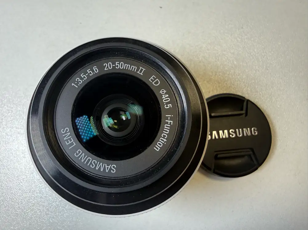 삼성 NX2000 화이트 카메라 20-50mm 렌즈 이미지