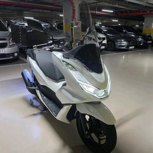 21년식 pcx125 abs 화이트 팝니다. 이미지