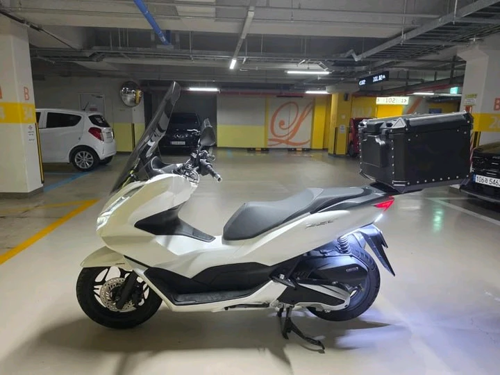 21년식 pcx125 abs 화이트 팝니다. 이미지