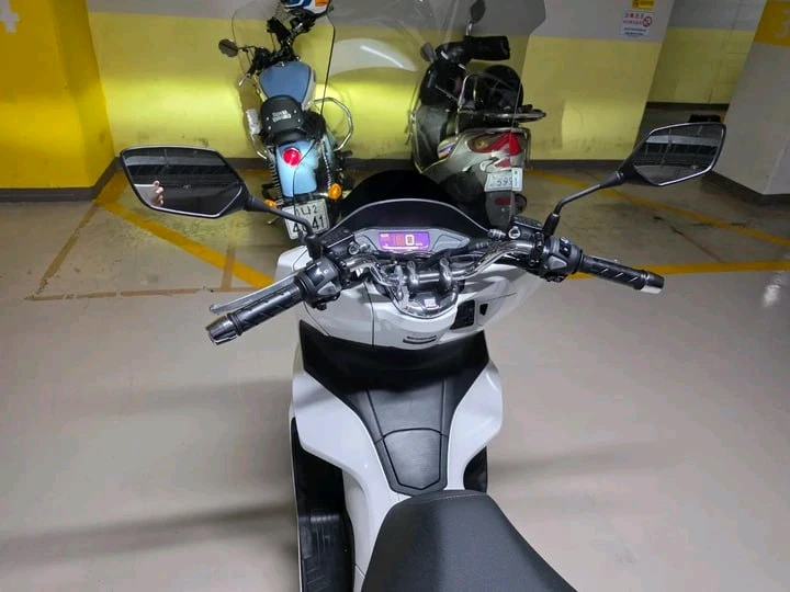21년식 pcx125 abs 화이트 팝니다. 이미지