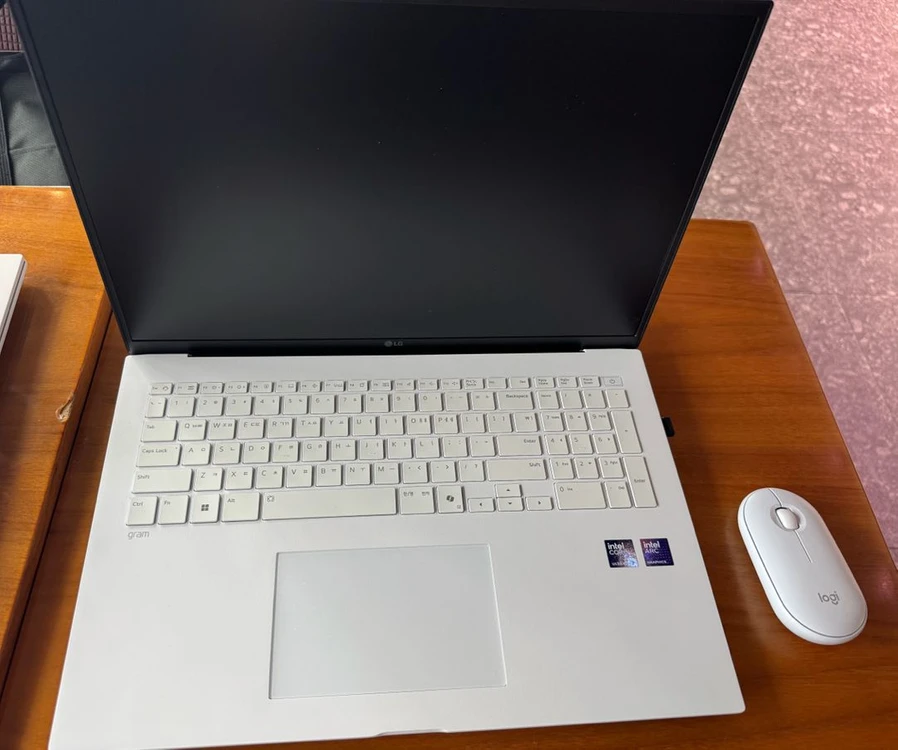LG그램 17인치 노트북 17ZD90TL-GX79K (Ultra7-258V/32GB/256GB/FD) 스노우 화이트 이미지