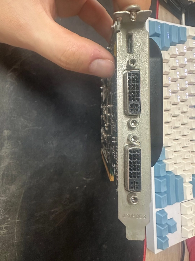NVIDIA GTX 950 2GB 그래픽카드 이미지