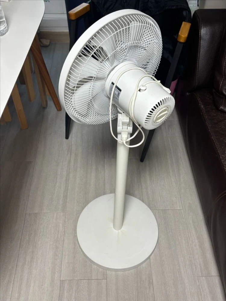 화이트 스탠드 선풍기 세척완료 이미지