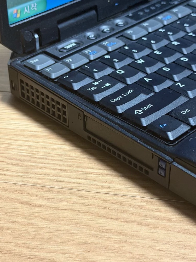 LG IBM 씽크패드 T30 노트북 - 희귀 레트로 모델 윈도우 XP ThinkPad 이미지