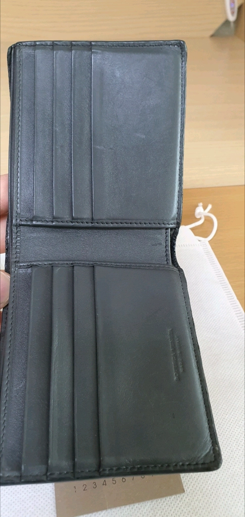 보테가베네타 지갑/반지갑 정품A급(감정O)구찌프라다루이비통디올고야드샤넬셀린느보테가생로랑발렌시아가버버리가방 이미지