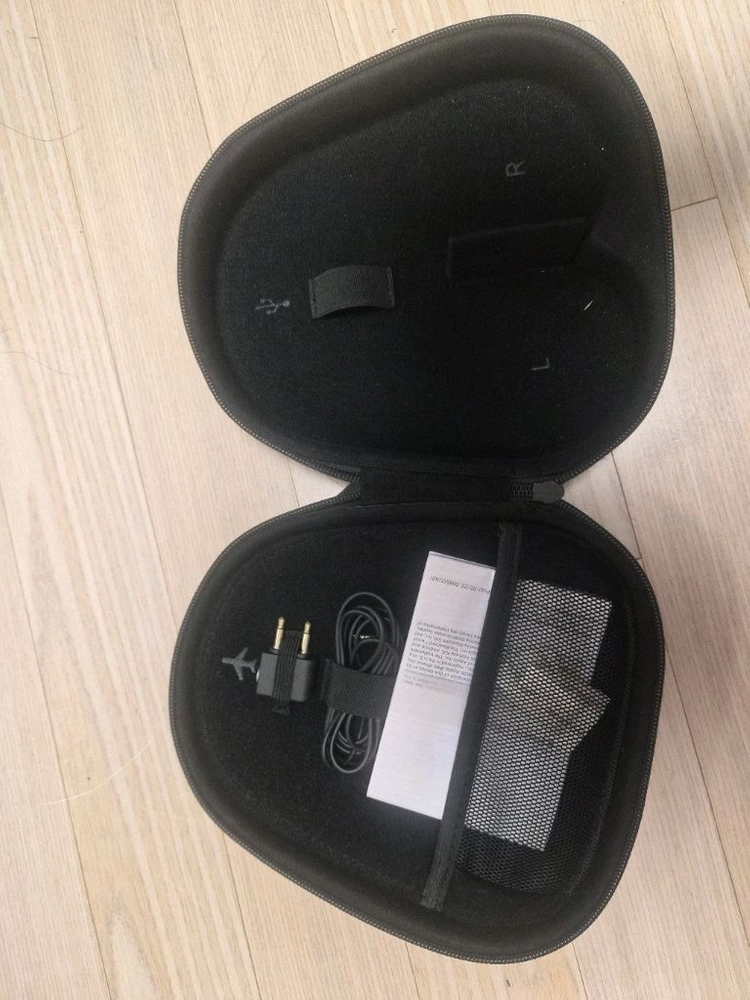 젠하이저 모멘텀 4 와이어리스 블랙 무선헤드폰 이미지