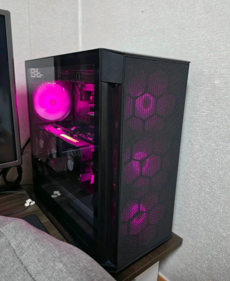 라이젠 7800x3d, rtx4080super, ddr5 32gb 게이밍PC 데스크탑 컴퓨터 본체 팝니다. 이미지