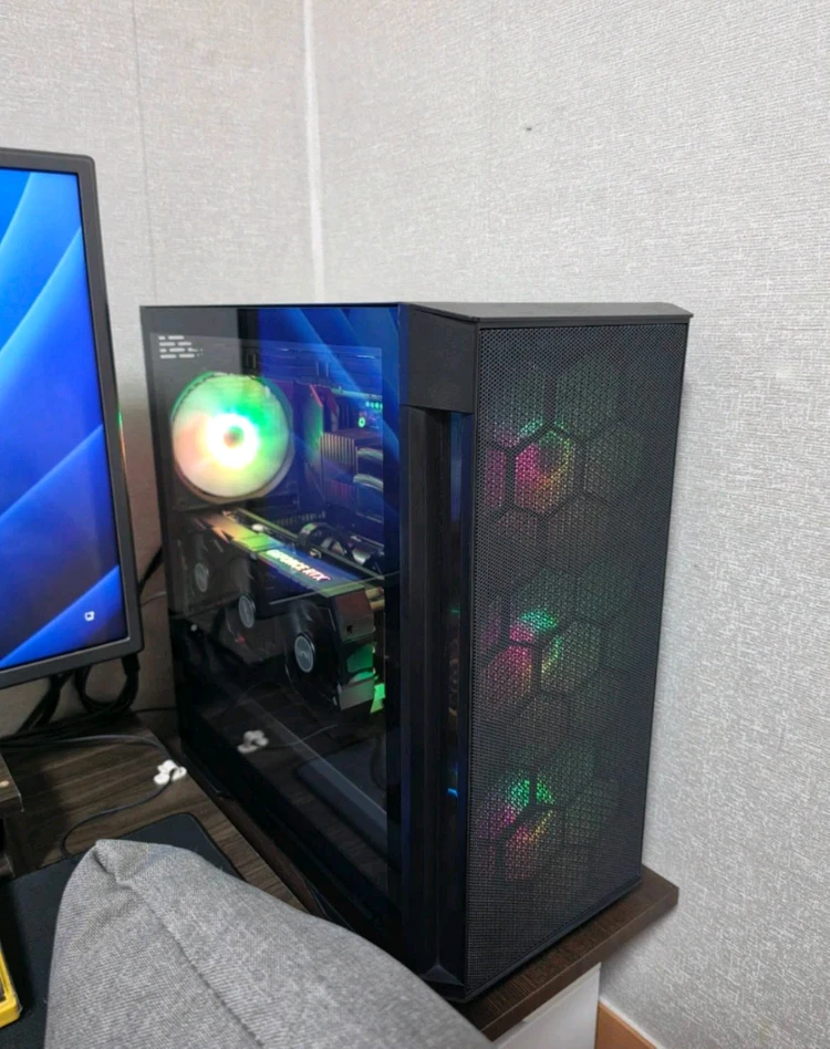 라이젠 7800x3d, rtx4080super, ddr5 32gb 게이밍PC 데스크탑 컴퓨터 본체 팝니다. 이미지