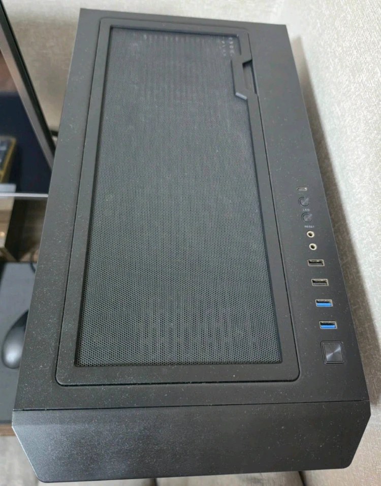라이젠 7800x3d, rtx4080super, ddr5 32gb 게이밍PC 데스크탑 컴퓨터 본체 팝니다. 이미지