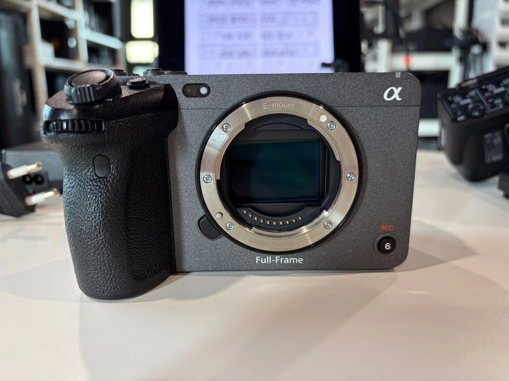 SONY FX3 (박스 제외 구성품 모두 포함) + TILTA 케이지 팝니다. 이미지