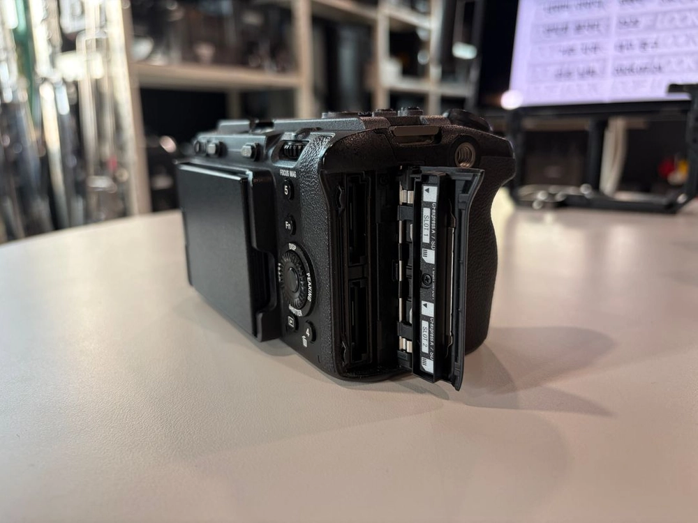SONY FX3 (박스 제외 구성품 모두 포함) + TILTA 케이지 팝니다. 이미지