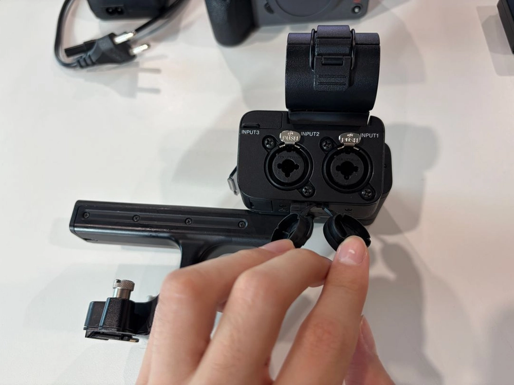 SONY FX3 (박스 제외 구성품 모두 포함) + TILTA 케이지 팝니다. 이미지