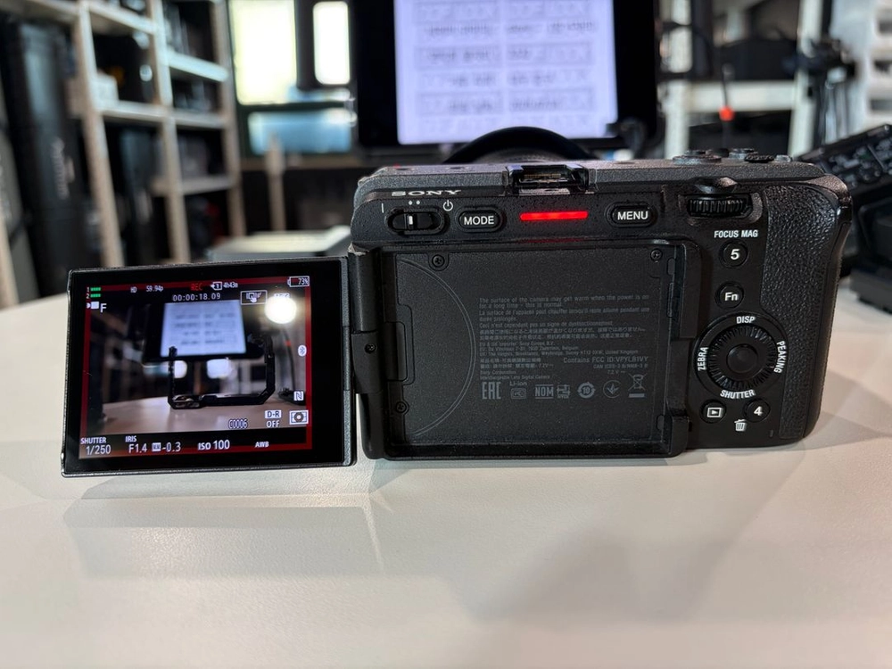 SONY FX3 (박스 제외 구성품 모두 포함) + TILTA 케이지 팝니다. 이미지