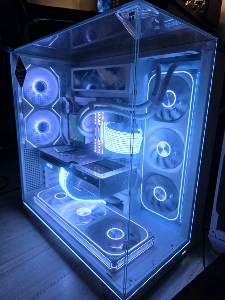 라이젠7 9800X3D RTX5080 비전 어항본체 신품 팝니다 이미지