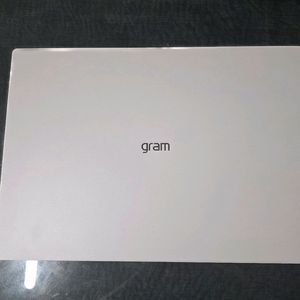 제목: [거의 새것] LG 그램 프로 16인치 (RTX 4050, 2TB, 윈도우 11 정품 포함) 280만원