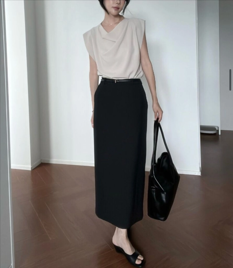 오브에르 드레이프 넥 민소매 블라우스 라이트베이지 S 하객룩 이미지